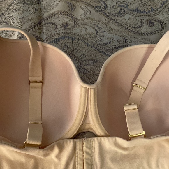 Fine Line brand Cream color 42D bra. - Picture 5 of 5